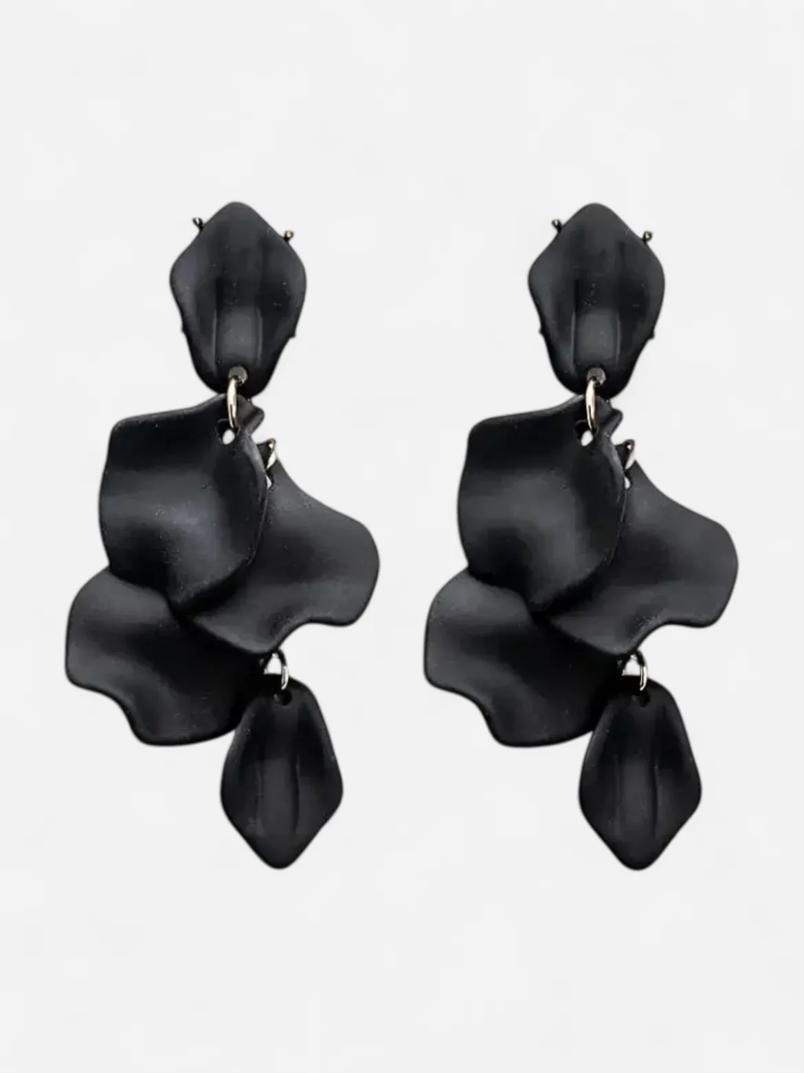 Bow 19 korvakorut Leaf Earring, musta