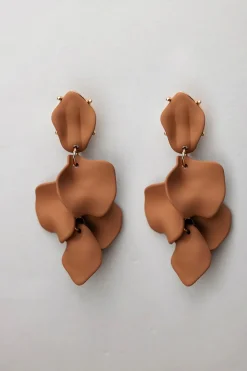 Bow 19 korvakorut PEARL LEAF EARRINGS, konjakinruskea