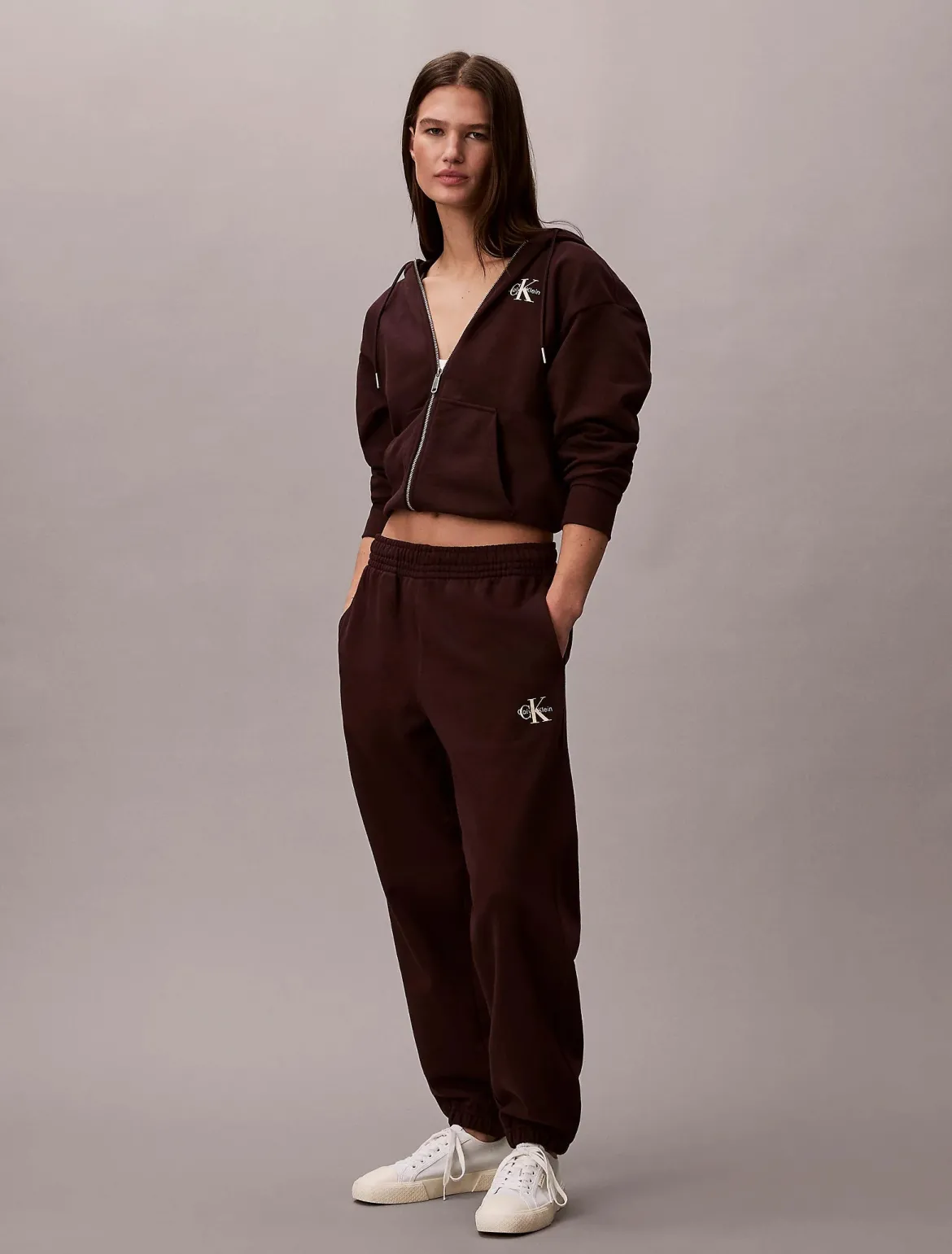 Calvin Klein Jeans naisten collegehousut Monology French Terry Jogger, tummanruskea