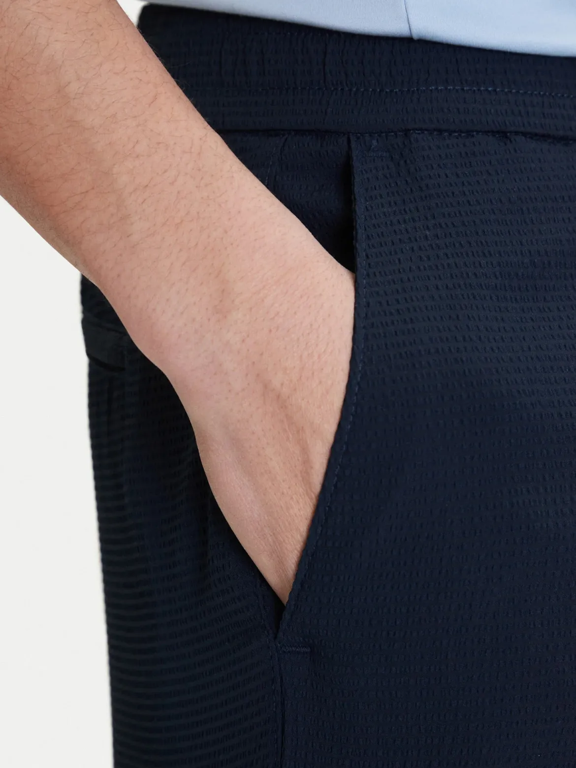 Calvin Klein Menswear miesten shortsit Straight Seersucker Elastic 7", tummansininen