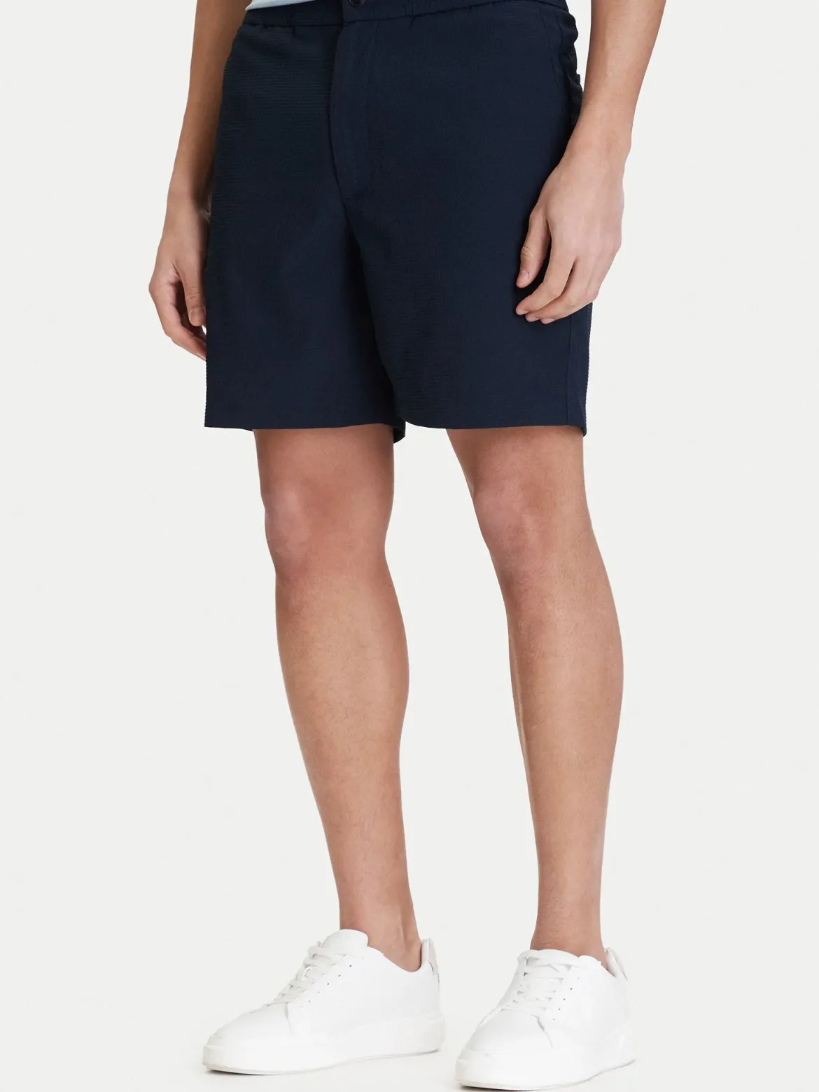 Calvin Klein Menswear miesten shortsit Straight Seersucker Elastic 7", tummansininen