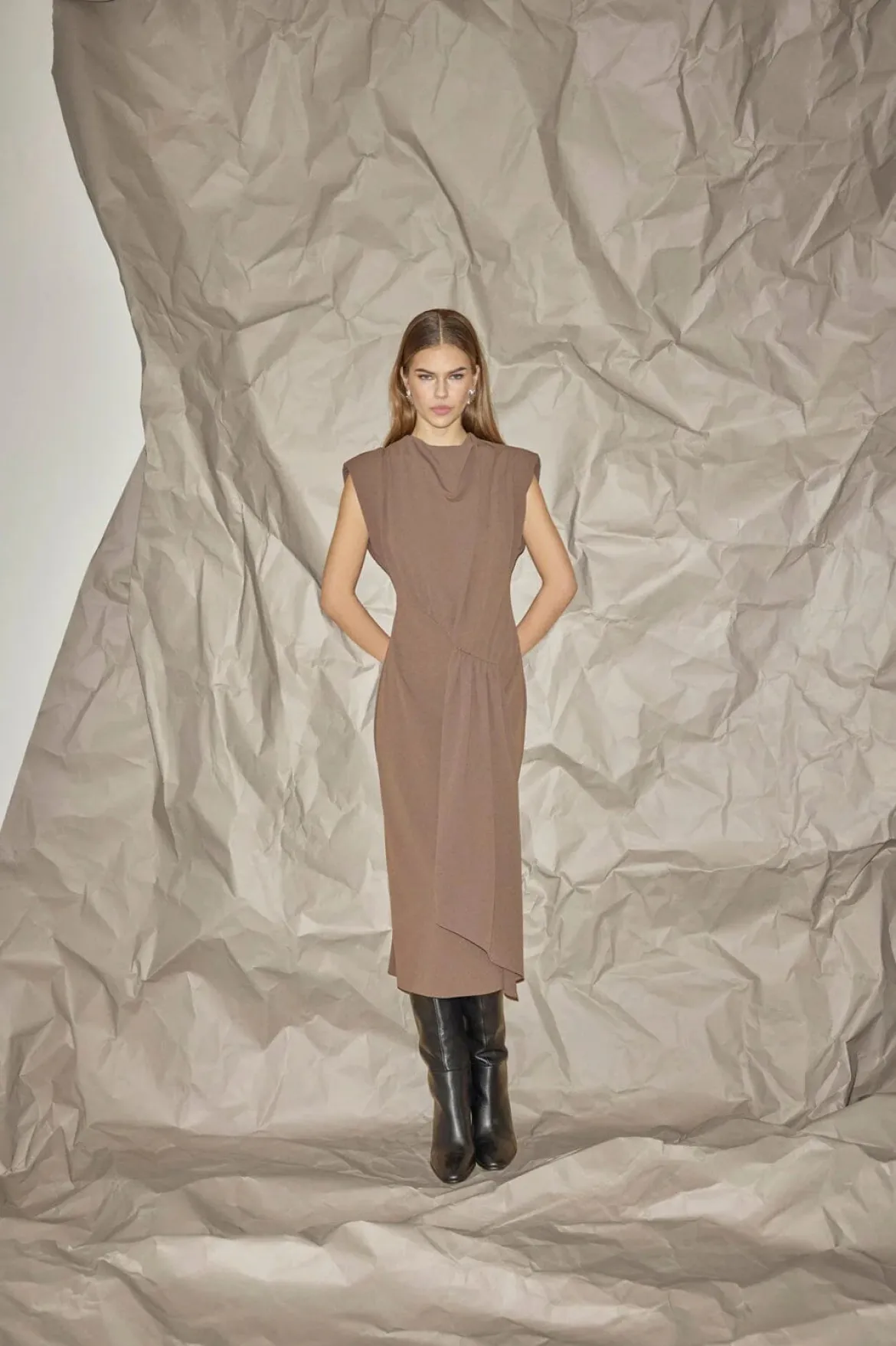 Co’Couture midimekko Falconcc Pleat Dress, harmaanruskea