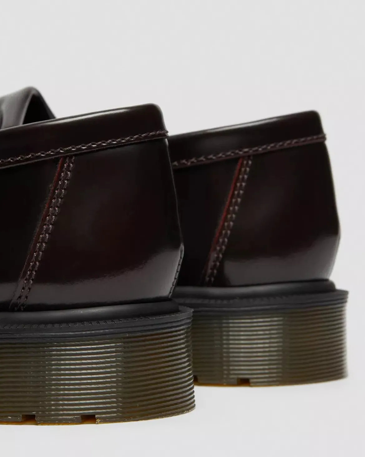 Dr. Martens miesten loaferit Adrian Tassel Loafer Cherry Red Arcadia, viininpunainen