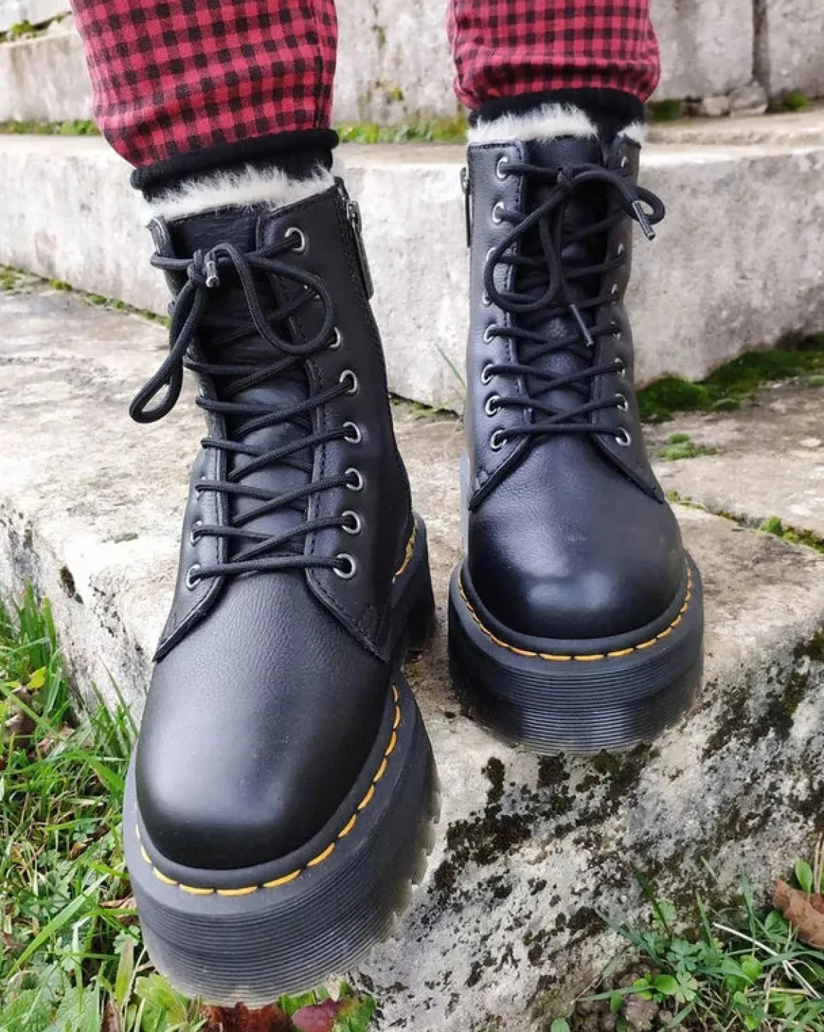 Dr. Martens naisten lämpövuorelliset platform maiharit, Jadon Faux Fur Lined Leather Platform Boots, Musta