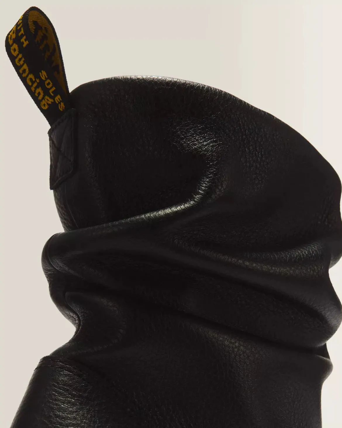 Dr. Martens naisten saappaat Kasey Lo Boot, musta
