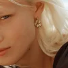 Edblad korvakorut Daisy Hoops, Gold pleated
