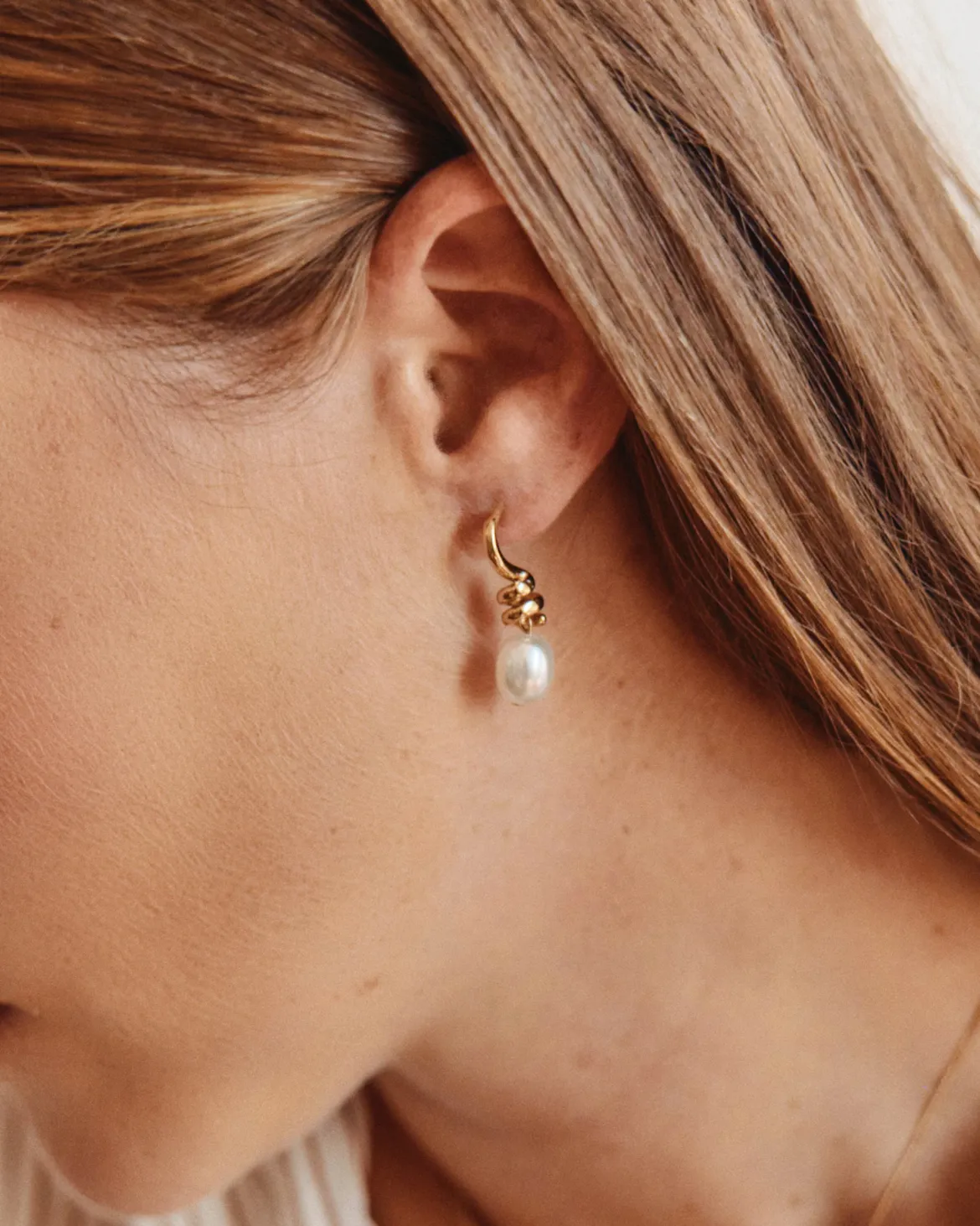 Edblad naisten korvakorut Swivel Earrings Pearl S, Gold pleated