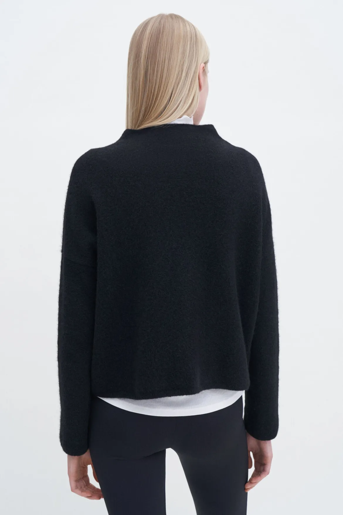 Filippa K naisten neulepusero Mika Yak Funnelneck Sweater, musta