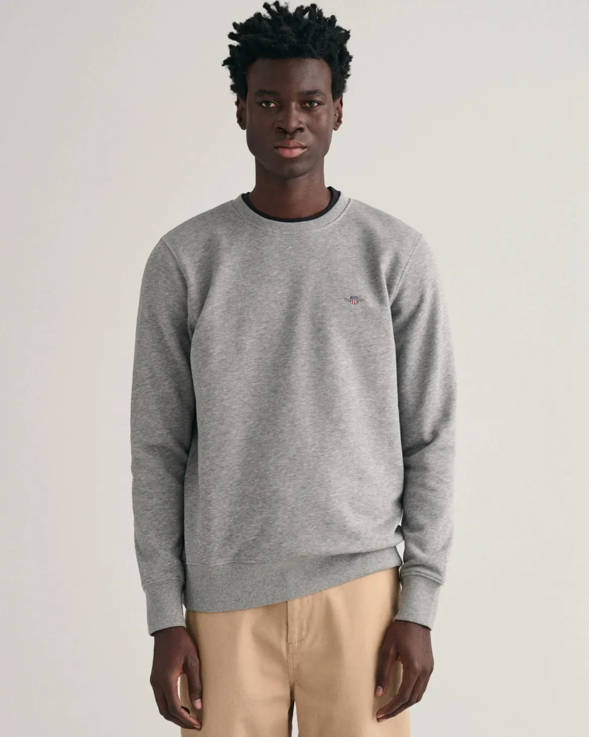 Gant Miesten Collagepaita, REG SHIELD C-NECK Keskiharmaa