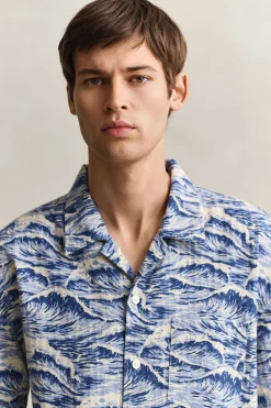 Gant miesten lyhythihainen kauluspaita Relaxed Fit Short Sleeve Shirt, sininen kuosi