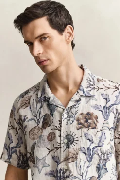 Gant miesten lyhythihainen kauluspaita K Reg Aop Camp Collar Shirt, kuosillinen beige