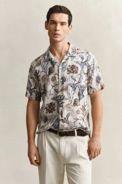Gant miesten lyhythihainen kauluspaita K Reg Aop Camp Collar Shirt, kuosillinen beige