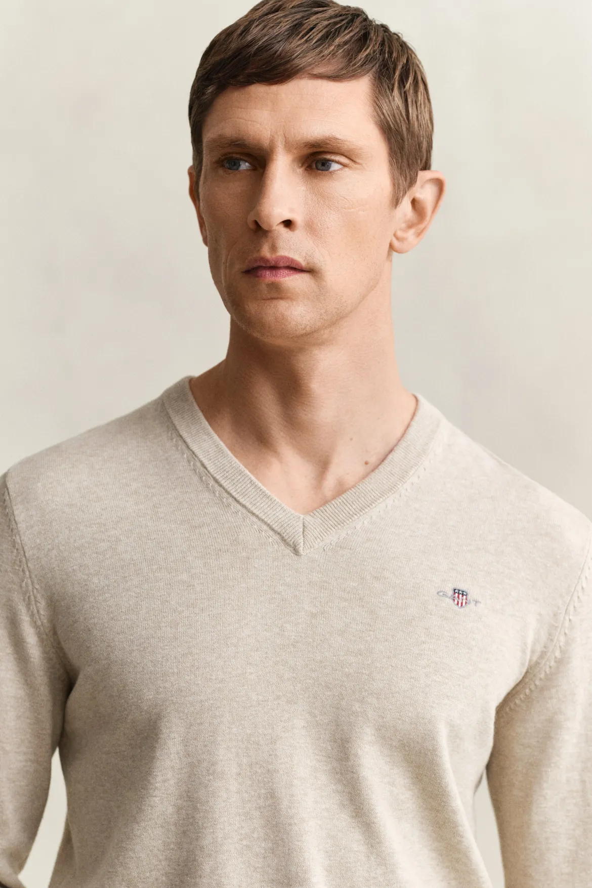 Gant miesten neulepusero Classic Cotton V-Neck, beige