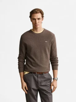 Gant miesten neulepusero Micro Textured Cotton C-Neck, vaaleanruskea