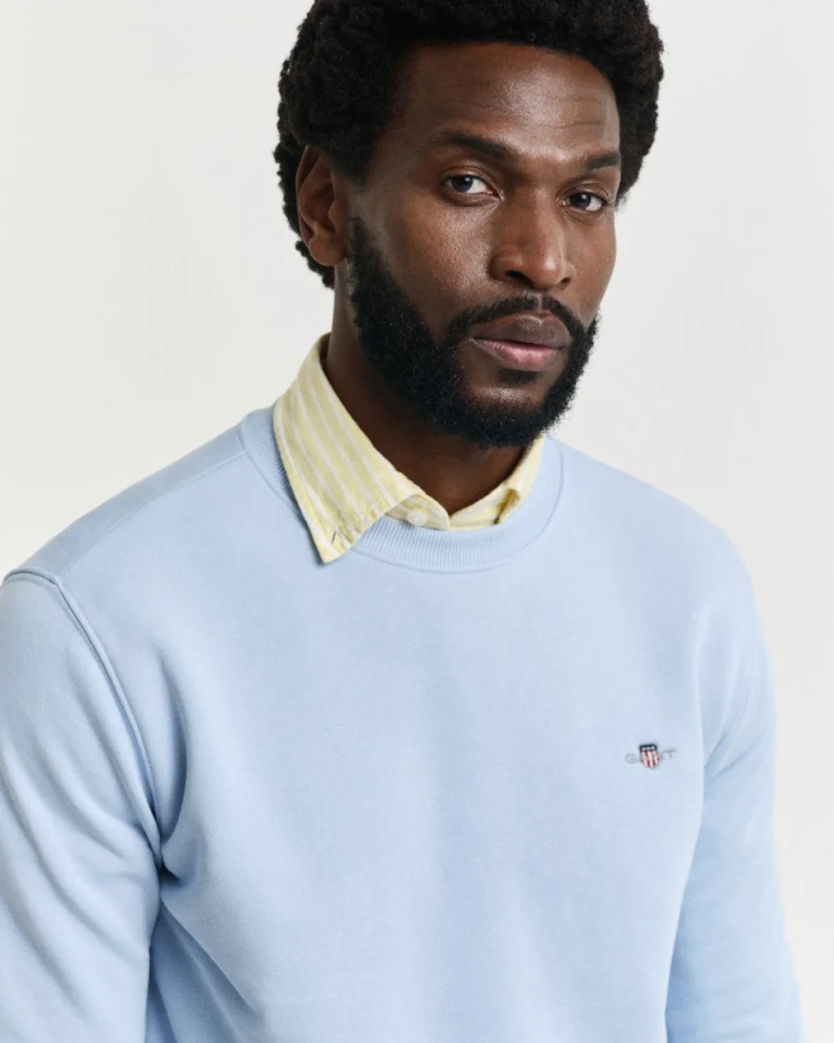 Gant miesten neulepusero Regular Shield C-Neck Sweater, vaaleansininen