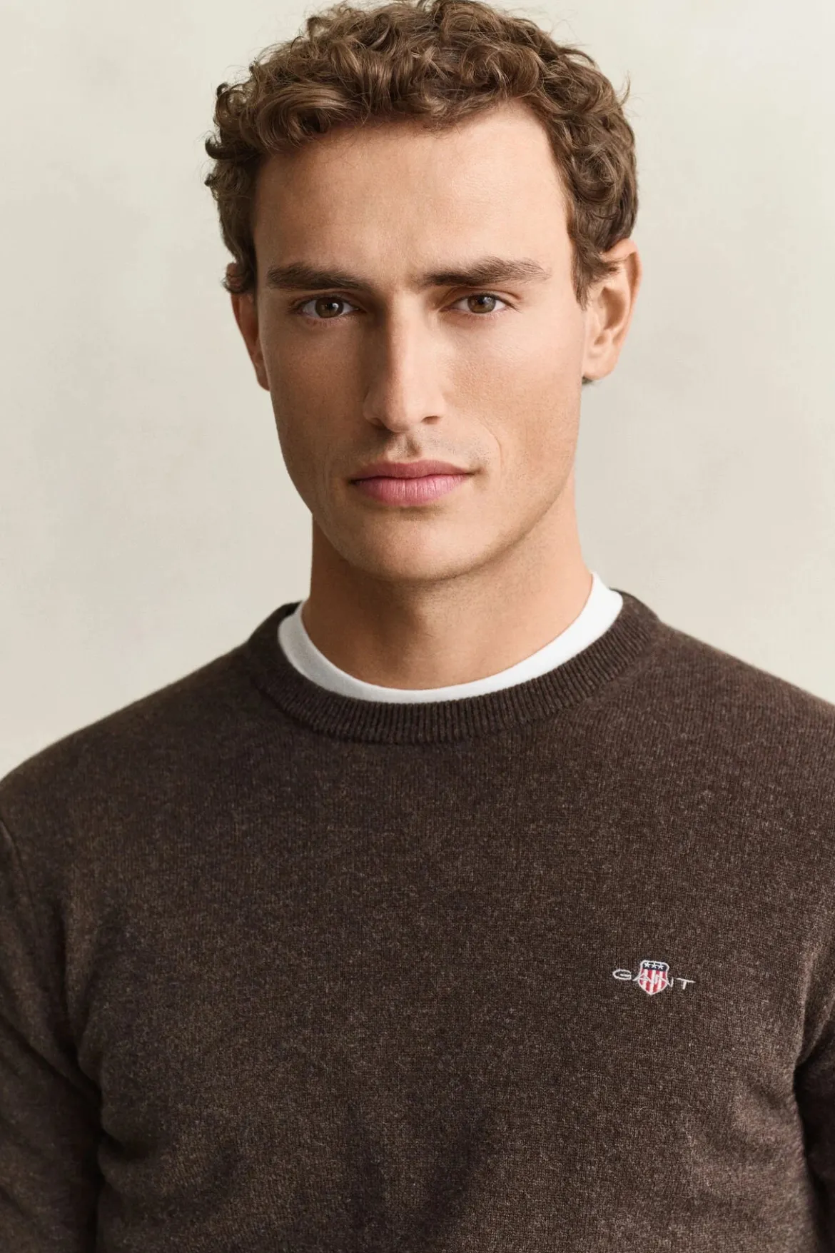 Gant miesten neulepusero Superfine Lambswool C-Neck, tummanruskea