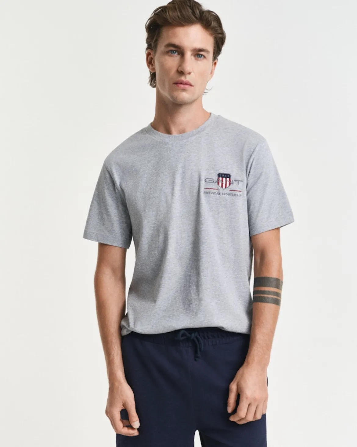 Gant miesten t-paita K Reg Archive Shield EMB SS T-Shirt, vaaleanharmaa melee