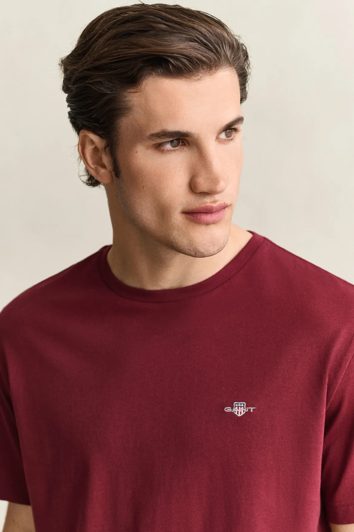Gant miesten T-paita Reg Shield SS T-Shirt, viininpunainen