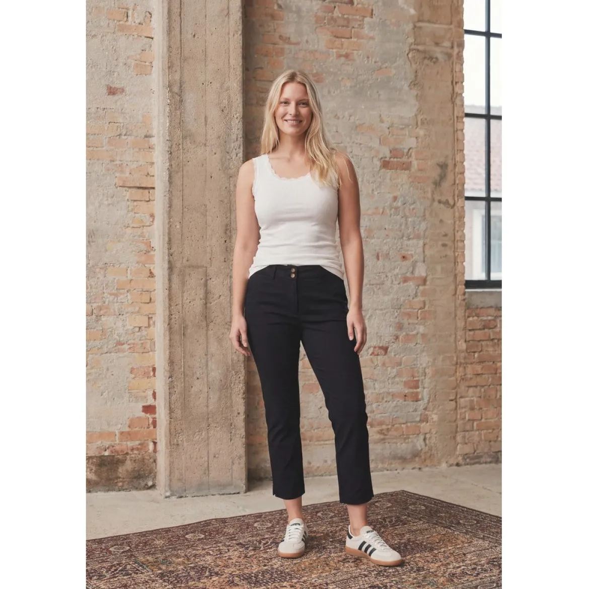 Isay naisten housut Chino Pant, musta