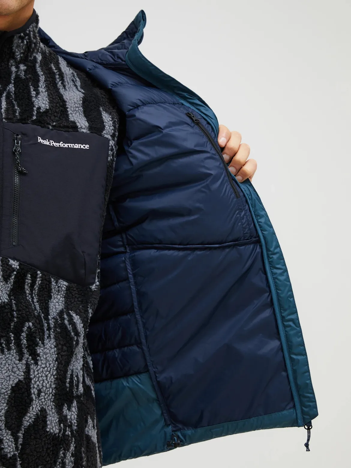 K M FROST DOWN HOOD JACKET PETROOLINSININEN