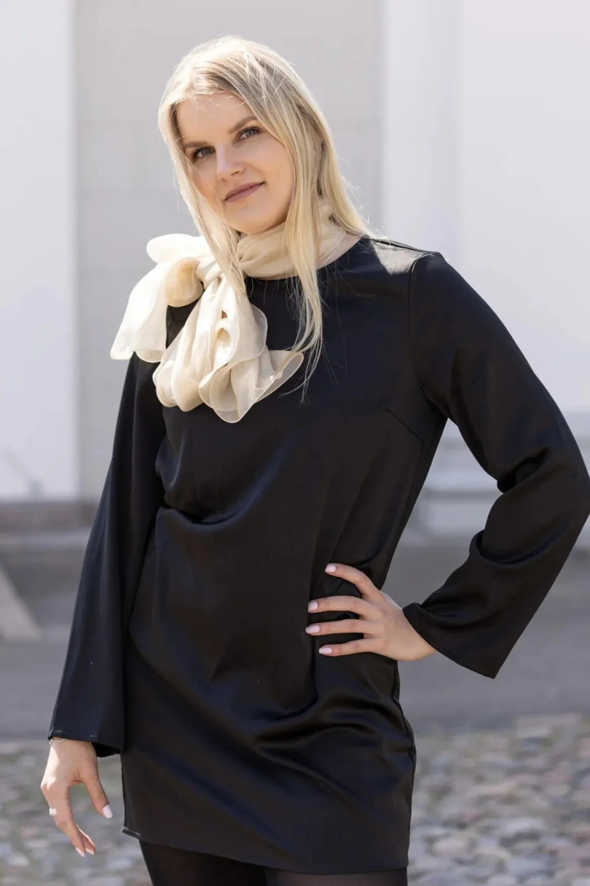 Lasessor juhlahuivi Eleea, vaalea beige