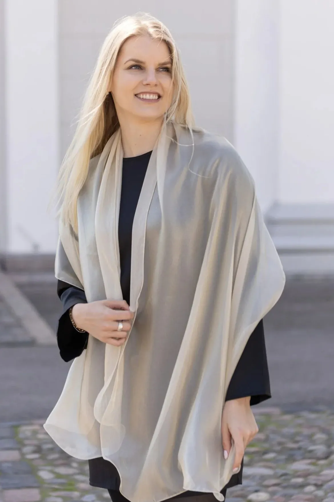 Lasessor juhlahuivi Eleea, vaalea beige