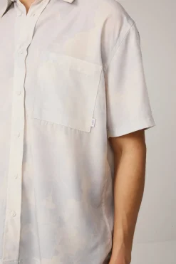 Makia lyhythihainen kauluspaita Odette Shirt, valkopohjainen kuosi