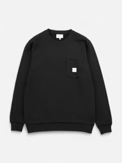 Makia Miesten Collegepaita SQUARE POCKET Musta