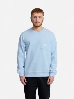 Makia miesten collegepaita Square Pocket Sweatshirt, vaaleansininen