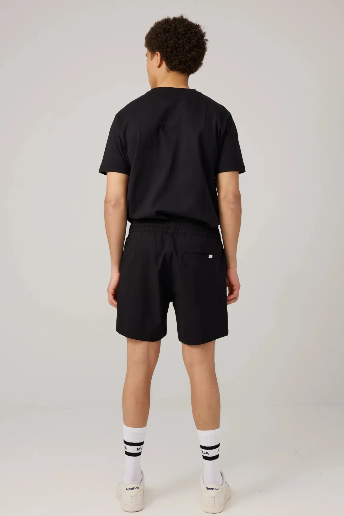 Makia miesten shortsit Shadow Hybrid, musta
