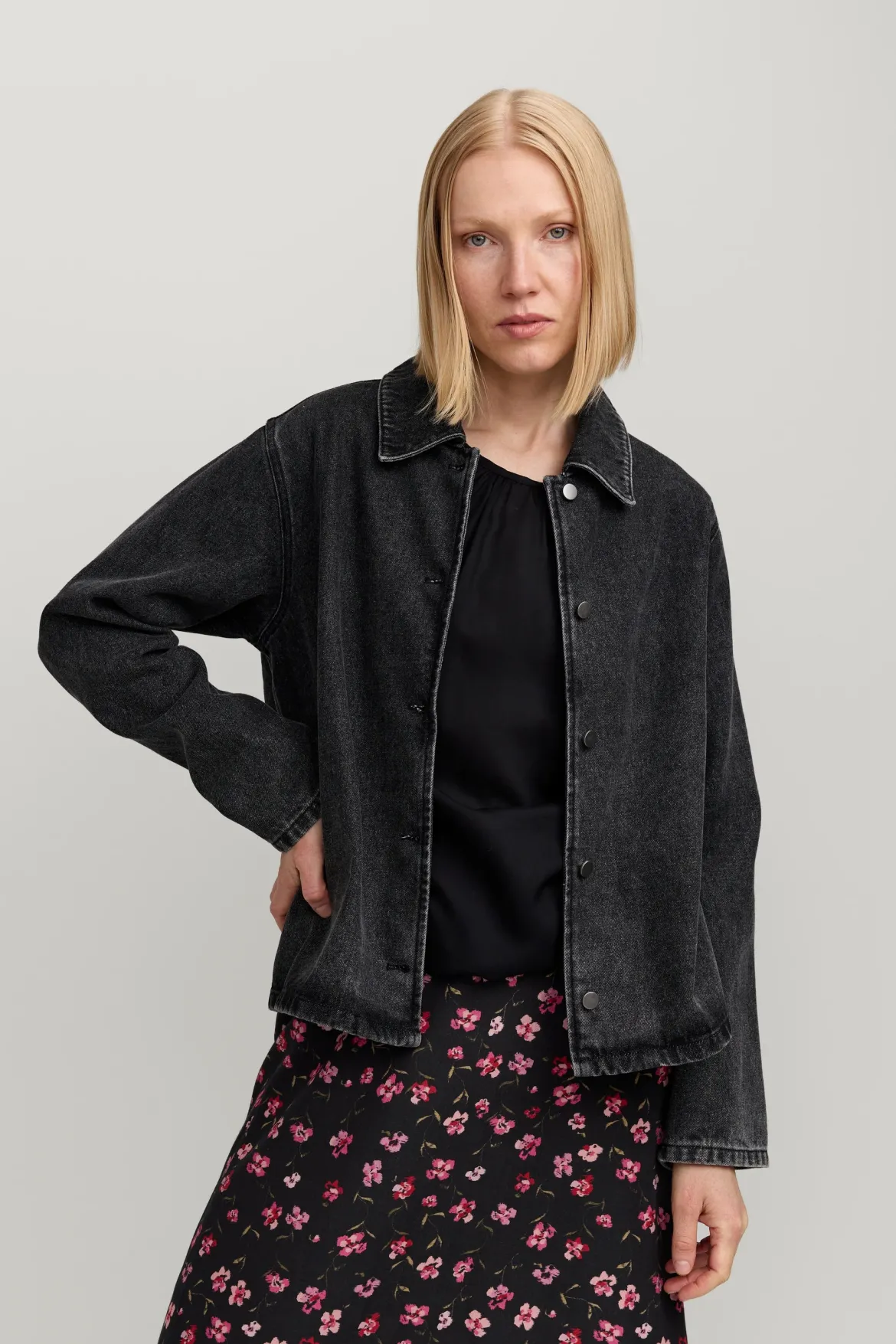 Makia naisten farkkupaita Janet Denim Overshirt, musta