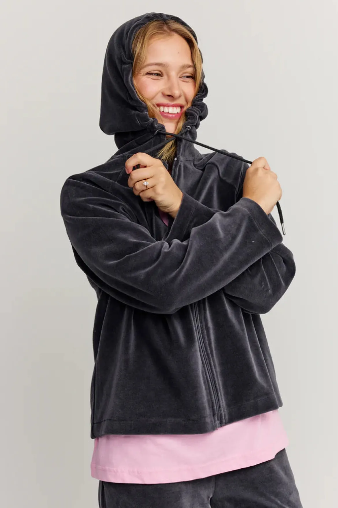 Makia naisten huppari Anne Zip Hoodie, tummanharmaa