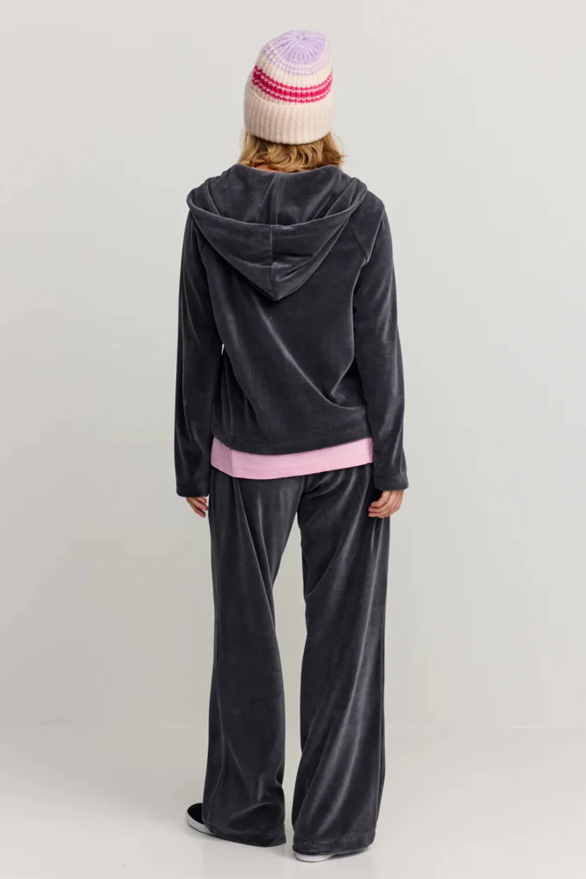 Makia naisten huppari Anne Zip Hoodie, tummanharmaa