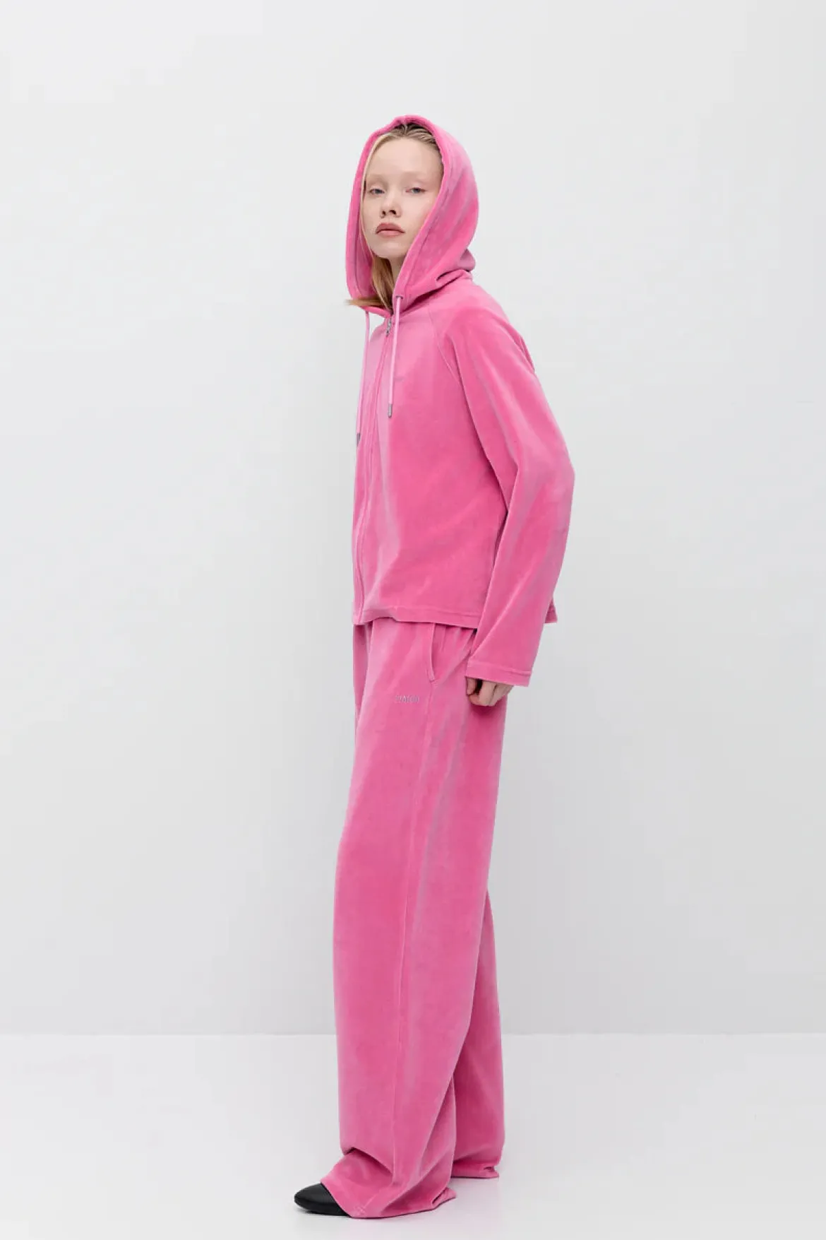 Makia x Nylon Beat collegehousut Nylon Trousers, vaaleanpunainen