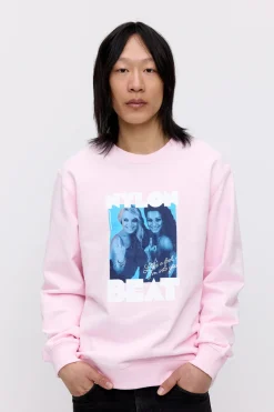 Makia x Nylon Beat collegepaita Like a Fool Sweatshirt, vaaleanpunainen