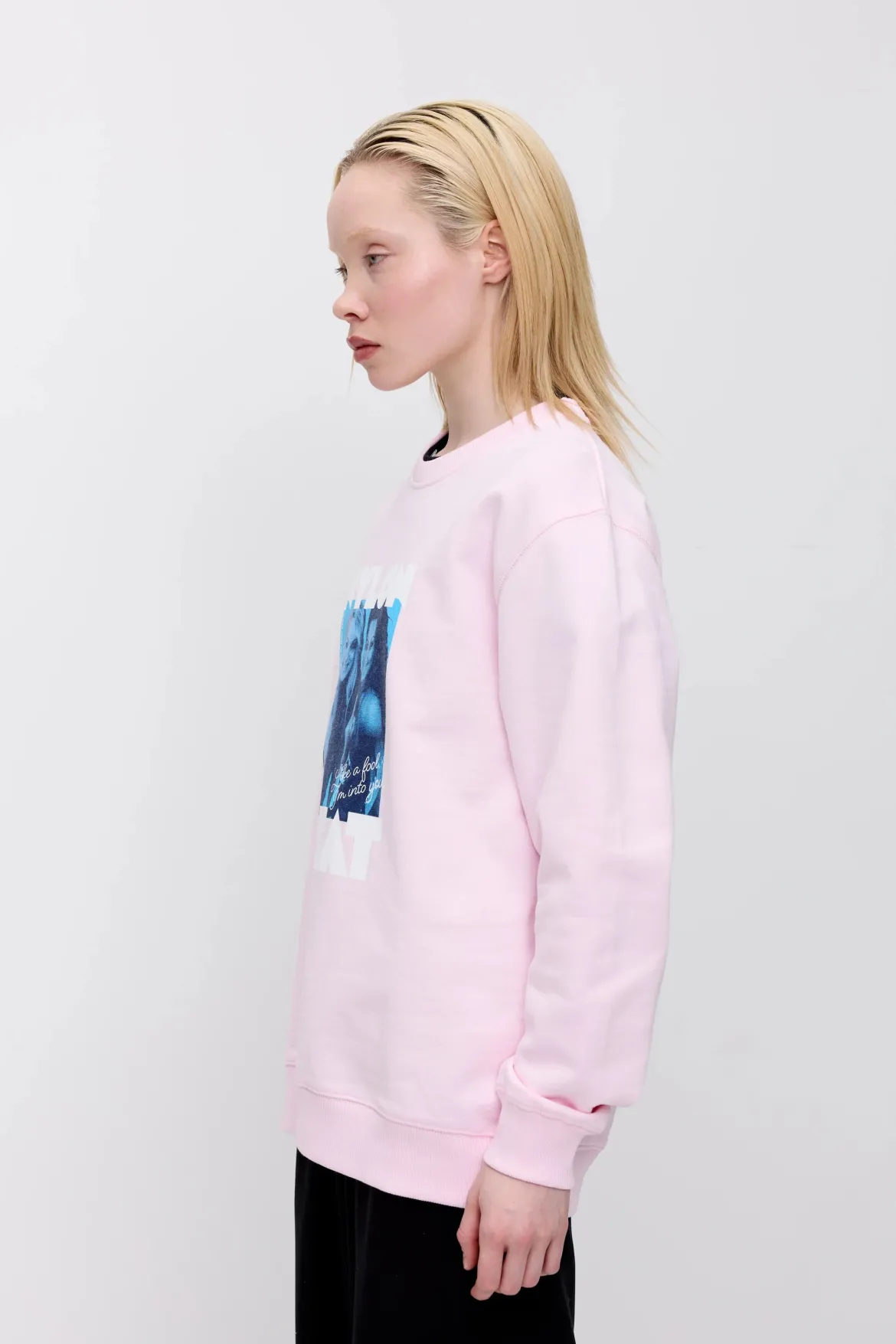 Makia x Nylon Beat collegepaita Like a Fool Sweatshirt, vaaleanpunainen