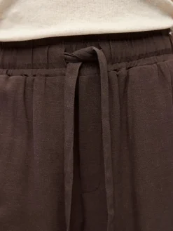 Object naisten shortsit OBJSanne HW Wide Shorts, tummanruskea