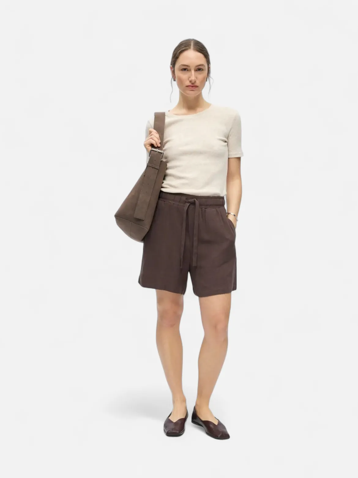 Object naisten shortsit OBJSanne HW Wide Shorts, tummanruskea
