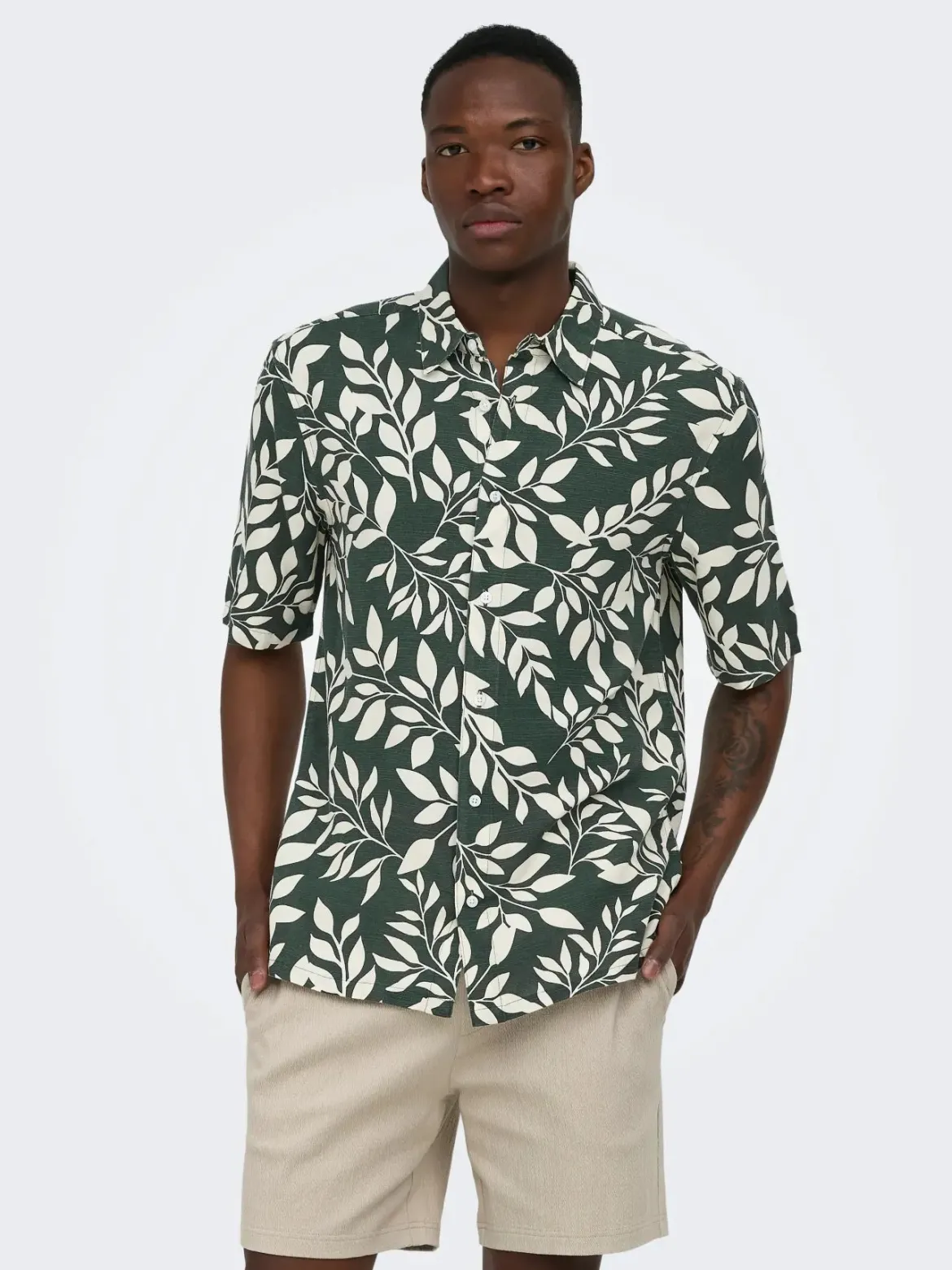 Only and Sons miesten kauluspaita Onsharvi Life SS Aop Shirt, Darkest Spruce Gardenia