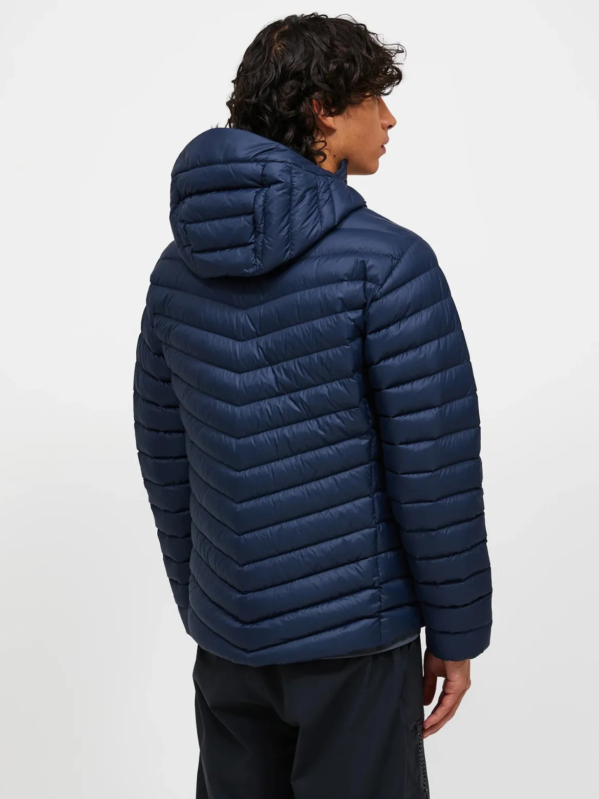 Peak Performance miesten kevytuntuvatakki M Frost Down Hood Jacket, tummansininen