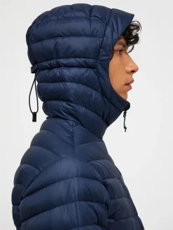 Peak Performance miesten kevytuntuvatakki M Frost Down Hood Jacket, tummansininen