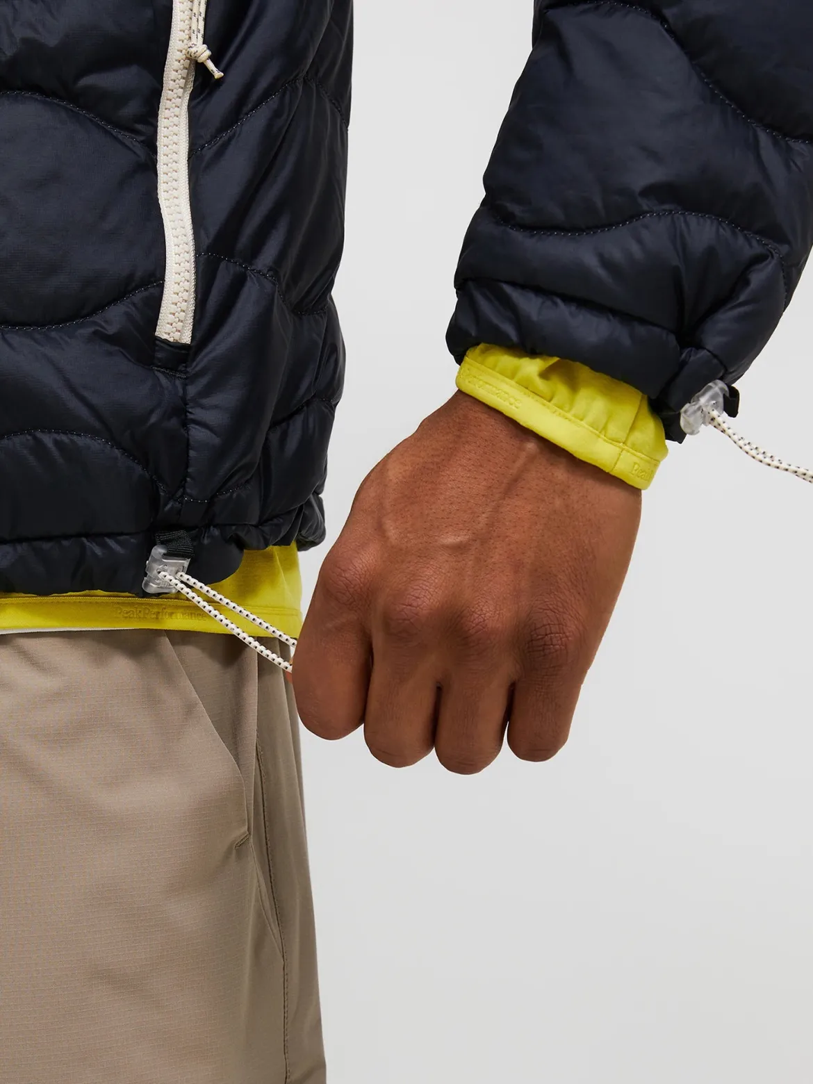 Peak Performance miesten takki Helium Utility Down Hood Jacket, musta