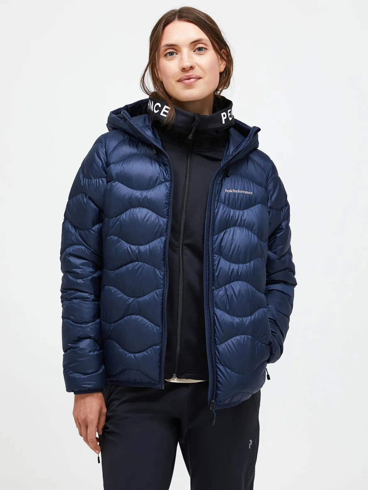 Peak Performance Naisten Kevytuntuvatakki, W Helium Down Hood Jacket Tummansininen