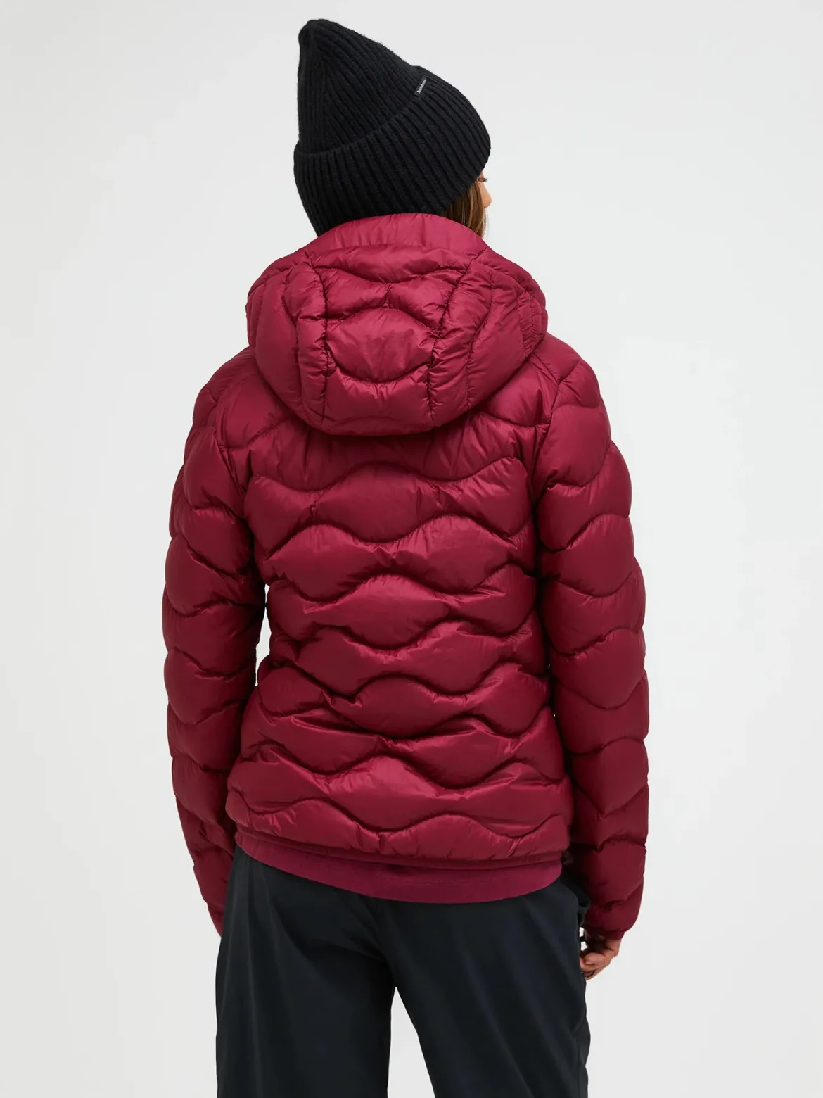 Peak Performance naisten kevytuntuvatakki W HELIUM DOWN HOOD JACKET, viininpunainen