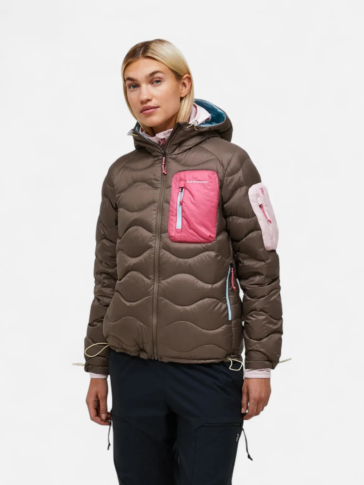 Peak Performance naisten untuvatakki Helium Utility Down Hood Jacket, kaakaonruskea