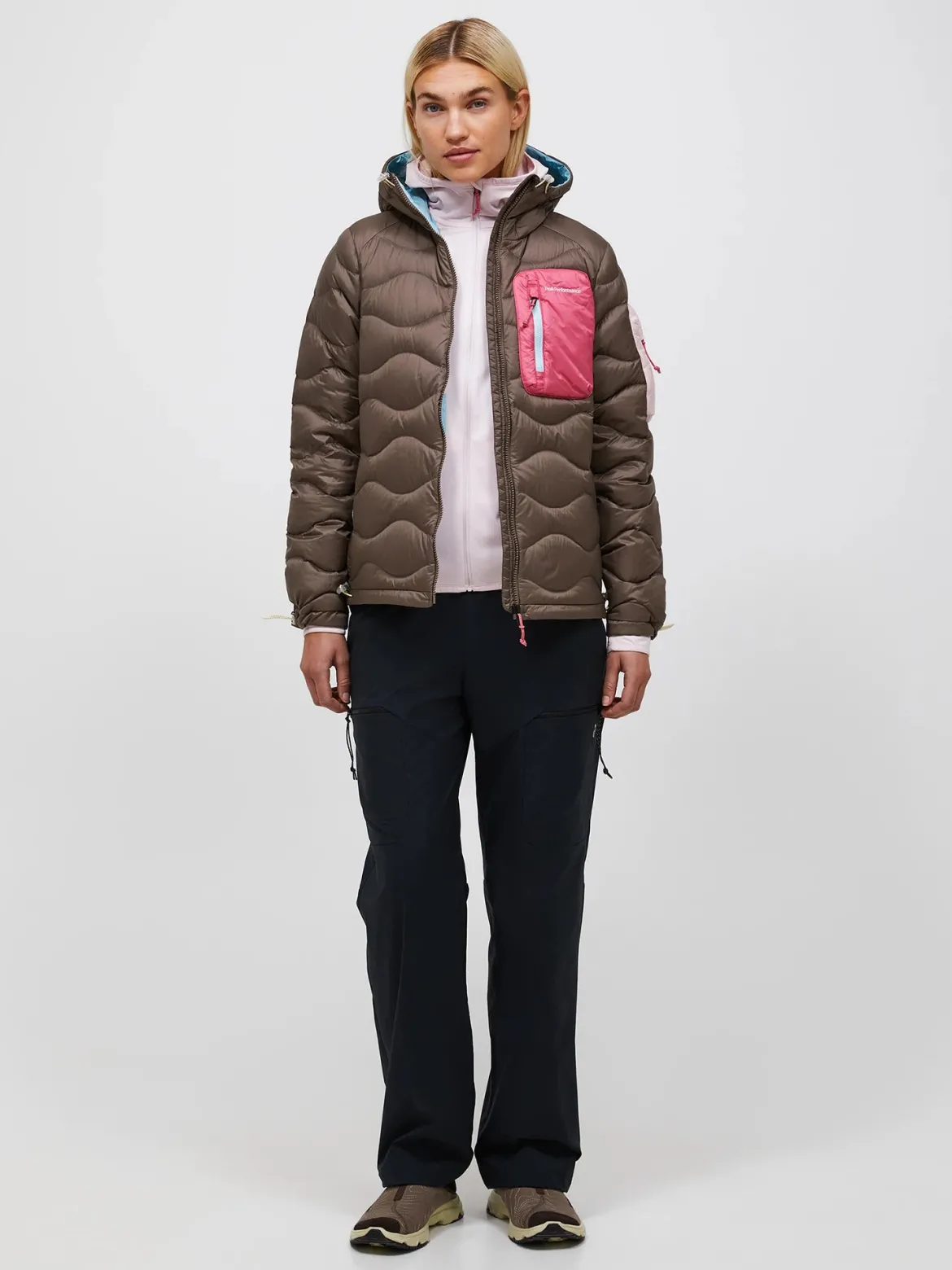 Peak Performance naisten untuvatakki Helium Utility Down Hood Jacket, kaakaonruskea