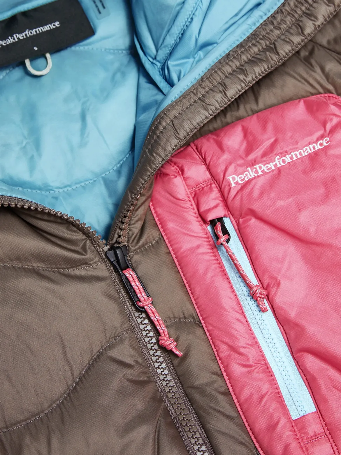 Peak Performance naisten untuvatakki Helium Utility Down Hood Jacket, kaakaonruskea