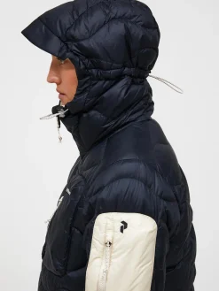 Peak Performance naisten untuvatakki Helium Utility Down Hood Jacket, musta