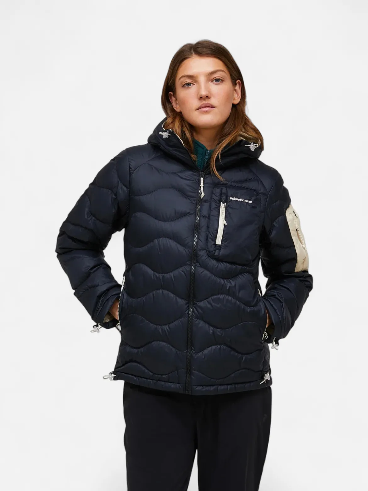 Peak Performance naisten untuvatakki Helium Utility Down Hood Jacket, musta