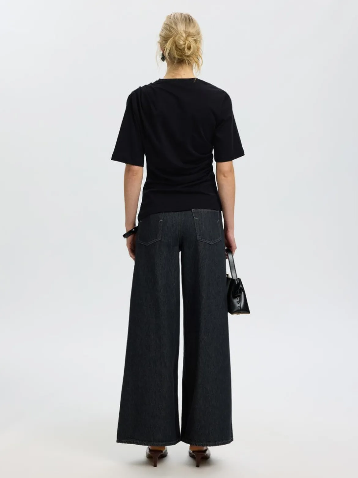 Selected Femme naisten T-paita Taj Light Twist Tee, Black